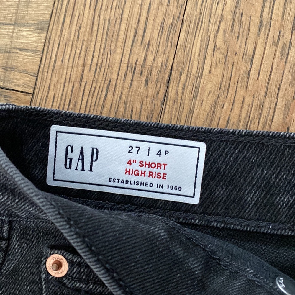 NWT Gap 4" High Rise Denim Shorts with Washwell in Black - Picture 8 of 9